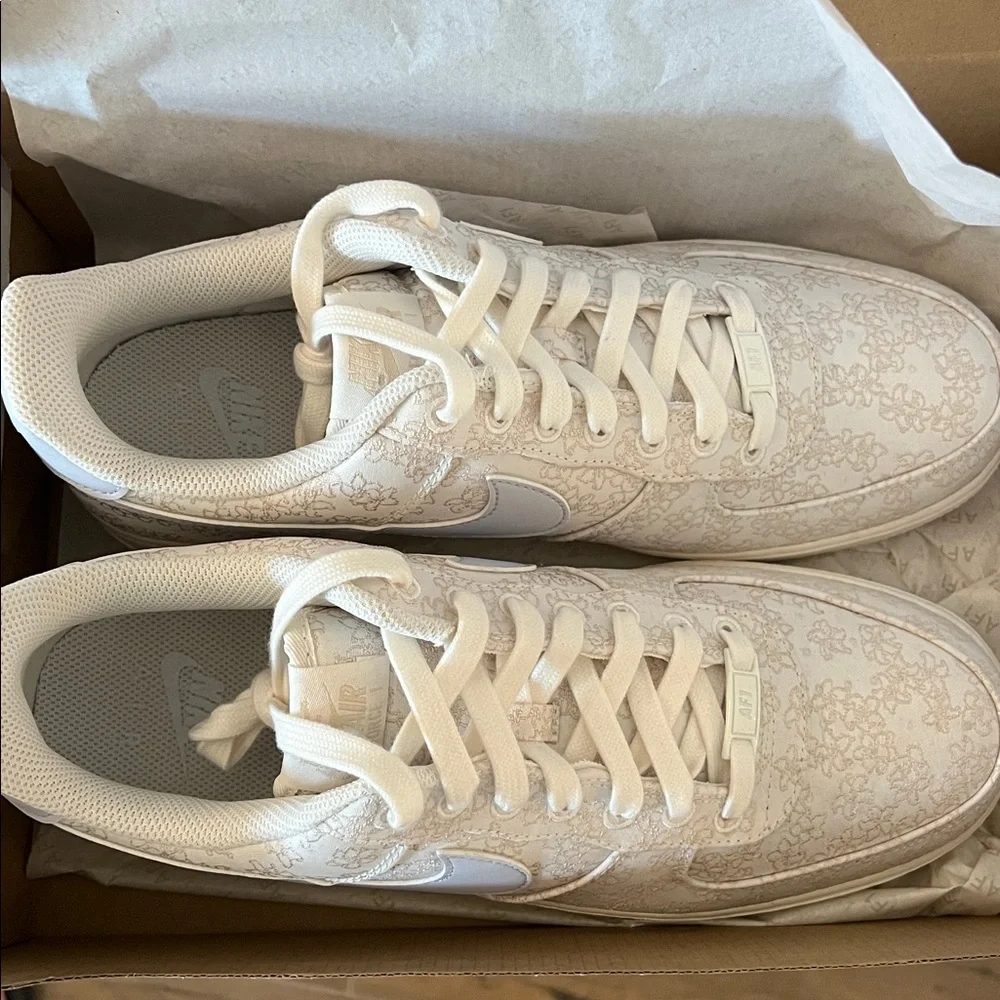 Air Force 1 Nike Women’s Floral Shoes new in box